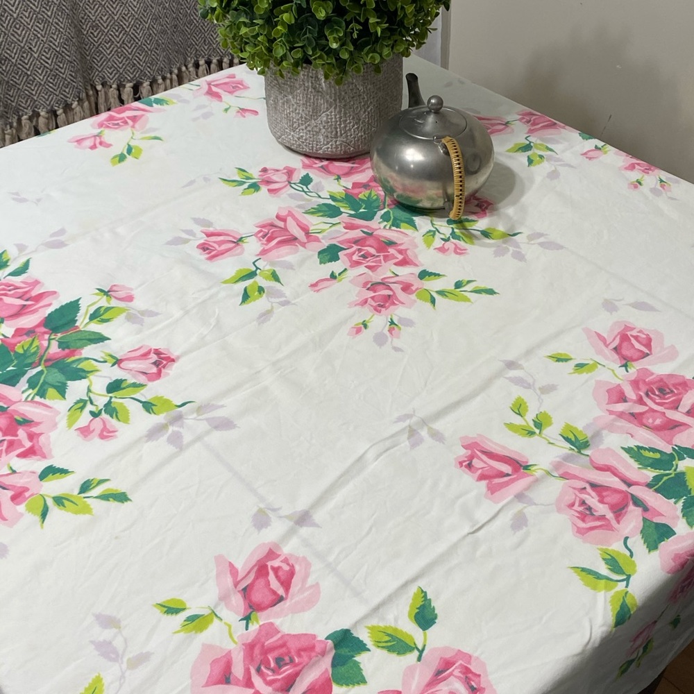 💕💕 SOLD Vintage Wilendur ‘ Royal Rose ‘ Table